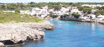 Vista de un acantilado en Menorca